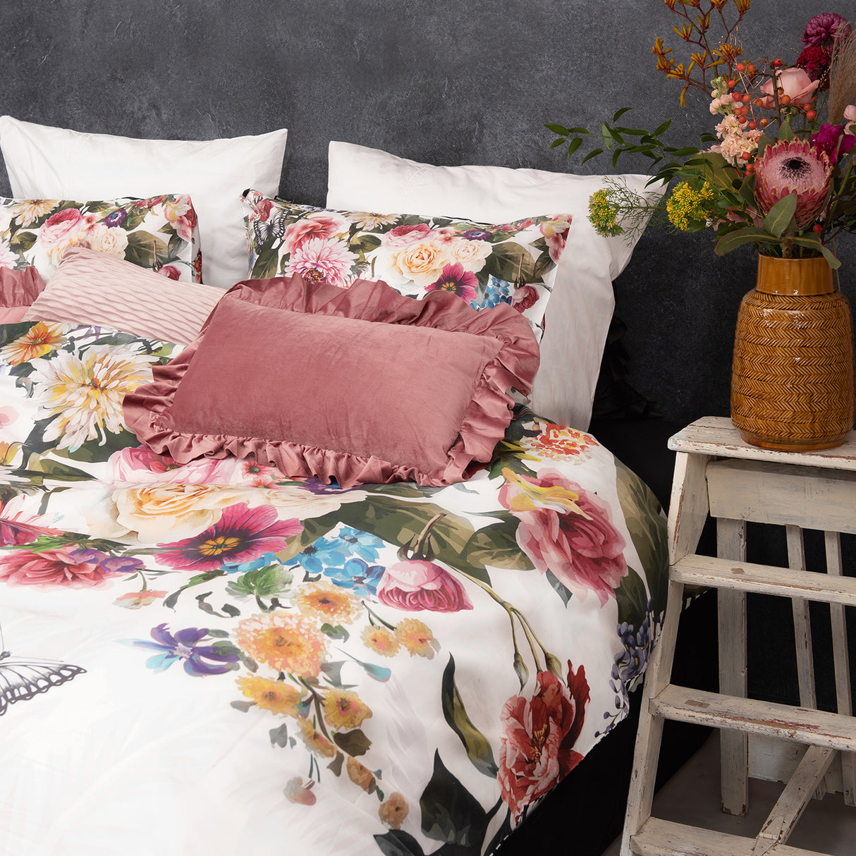 Melli Mello High on love duvet cover - white floral